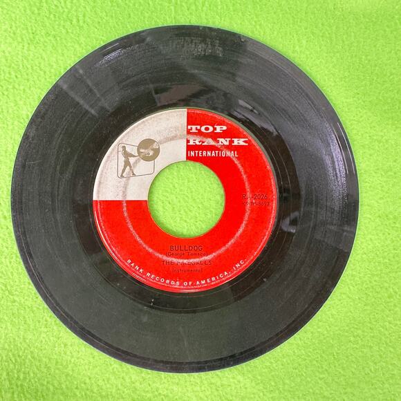 Fireballs - Bulldog / Nearly Sunrise - Top Rank RA-2026 - 45rpm Vinyl Record - Picture 5 of 8